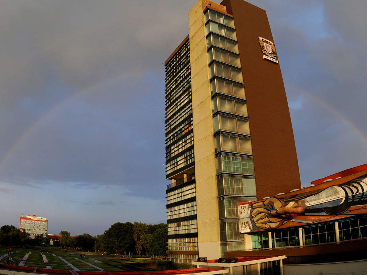 Fotografía de la Torre de Rectoría de la UNAM